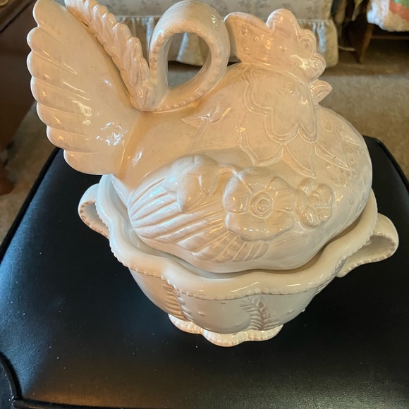 A BLUE SKY CHICKEN COVERED CASSEROLE DISH NEST PORCELAIN WHITE.9 x 9 BUY NOW - Picture 4 of 16